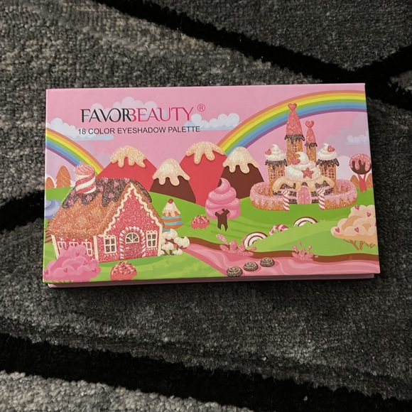 Favor Beauty eyeshadow palette - Picture 2 of 3